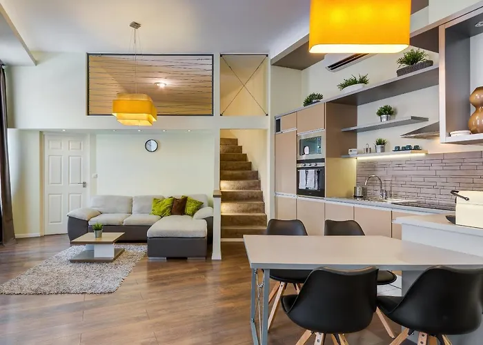 Spacious & Stylish In Downtown Apartament