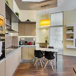 דירה Spacious & Stylish In Downtown