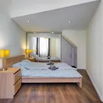 Spacious & Stylish In Downtown דירה *