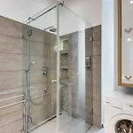 Spacious & Stylish In Downtown