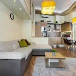 דירה Spacious & Stylish In Downtown *