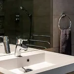 Spacious & Stylish In Downtown בודפשט
