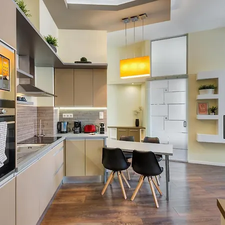 Апартаменты Spacious & Stylish In Downtown