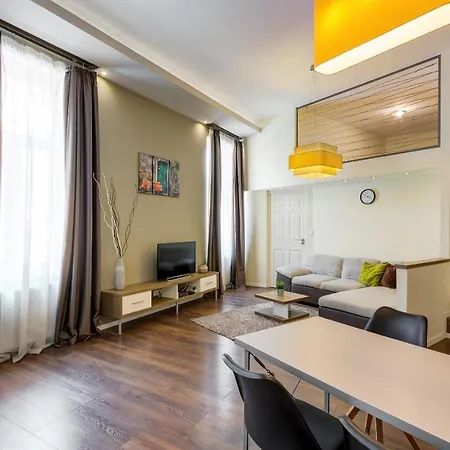 Spacious & Stylish In Downtown