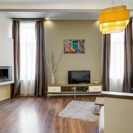 Spacious & Stylish In Downtown Будапешт