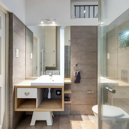 Spacious & Stylish In Downtown Apartamento Budapest