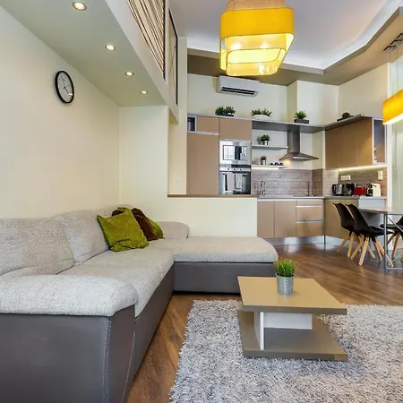 Апартаменты Spacious & Stylish In Downtown *