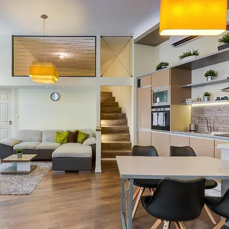 Spacious & Stylish In Downtown Апартаменты