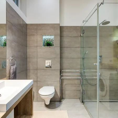 Spacious & Stylish In Downtown Апартаменты