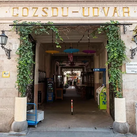 Spacious & Stylish In Downtown Lejlighed *