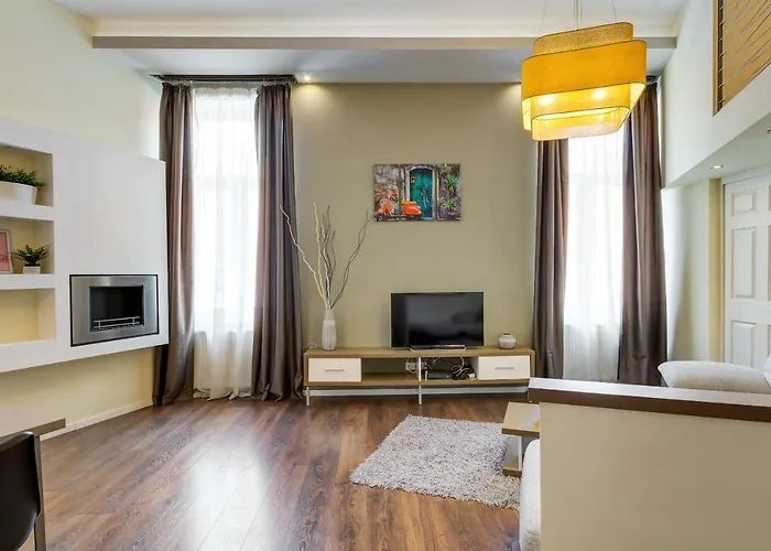 Spacious & Stylish In Downtown Будапешт
