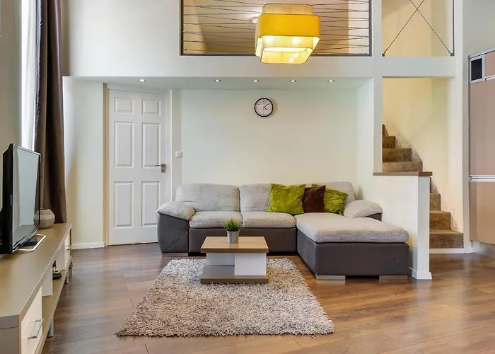 Spacious & Stylish In Downtown Budapest