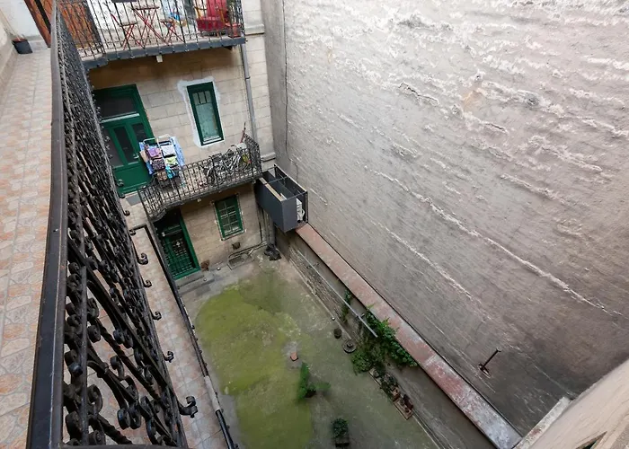 Spacious & Stylish In Downtown *