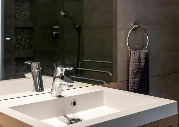 Spacious & Stylish In Downtown Budapest