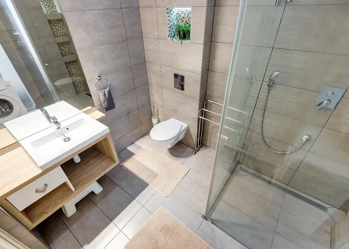 Spacious & Stylish In Downtown Lejlighed *