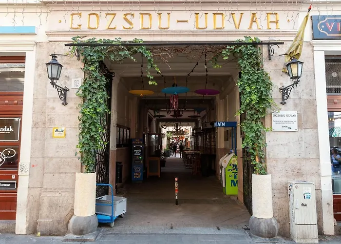 Spacious & Stylish In Downtown Lejlighed *