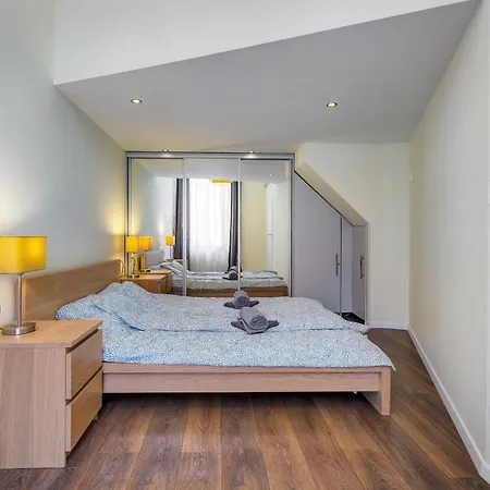 Spacious & Stylish In Downtown Appartement *