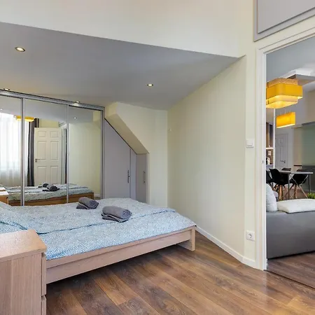 Spacious & Stylish In Downtown * 부다페스트