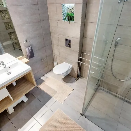 Spacious & Stylish In Downtown 아파트 *