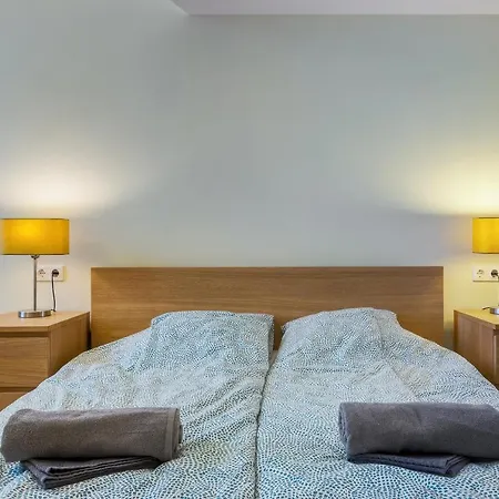 Spacious & Stylish In Downtown Boedapest