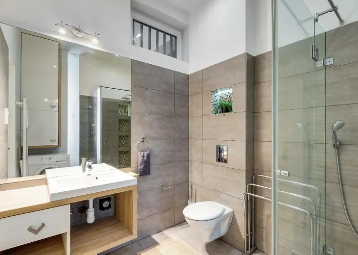 Spacious & Stylish In Downtown * Budapeşte
