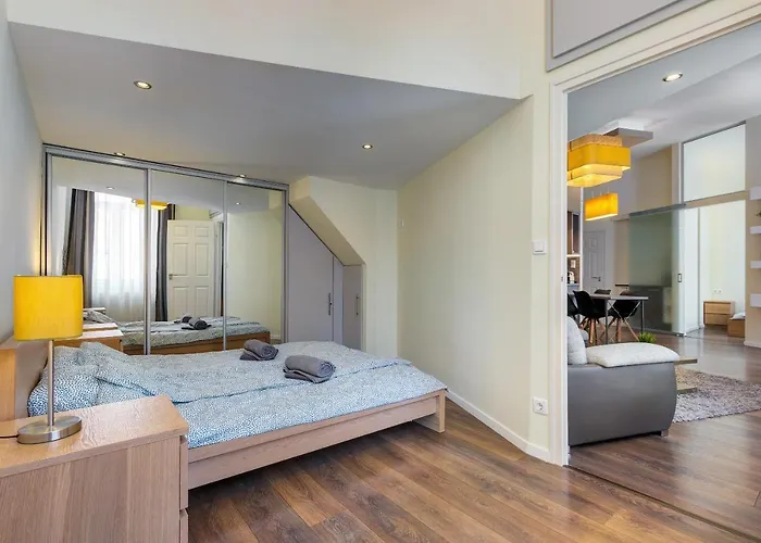 Spacious & Stylish In Downtown * Budapeşte