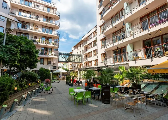 Spacious & Stylish In Downtown * Budapeşte