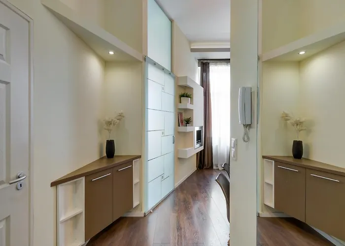 Spacious & Stylish In Downtown
